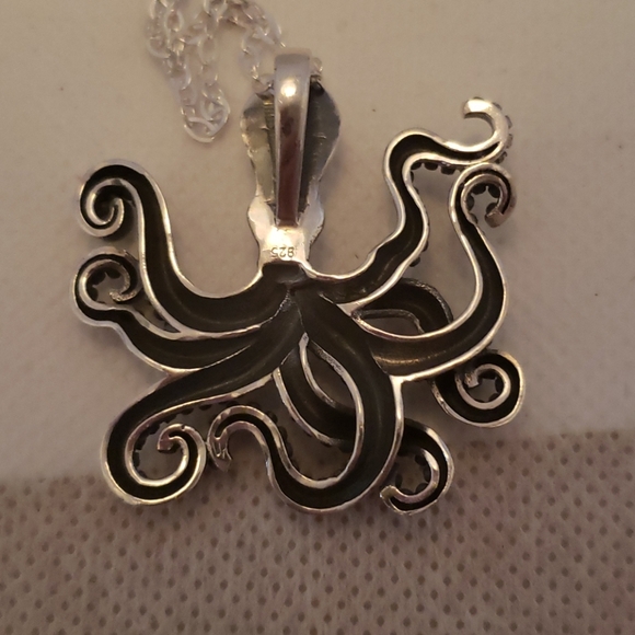 Cool octopus sterling pendant on sterling chain - Picture 4 of 5